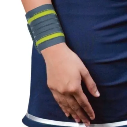 Wrist wrap with double lock